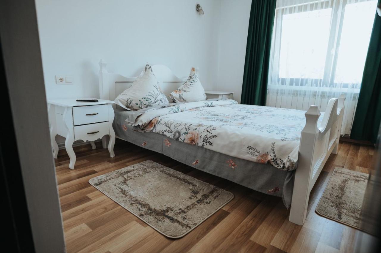 Pensiunea La Lenuta Oncesti  Ngoại thất bức ảnh